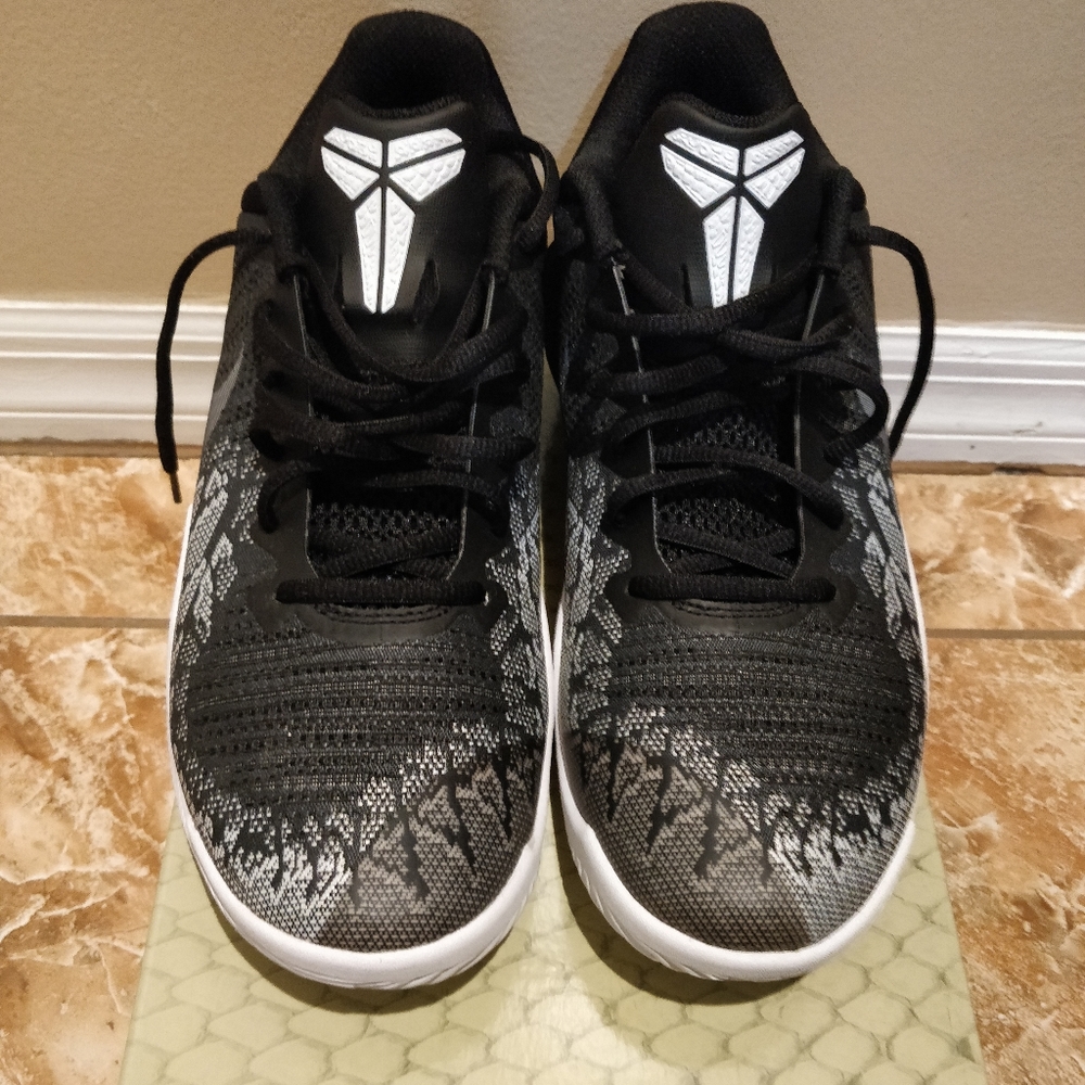 Kobe Mamba Rage Shoes(Size 8.5)(REASONABLE OFFERS)